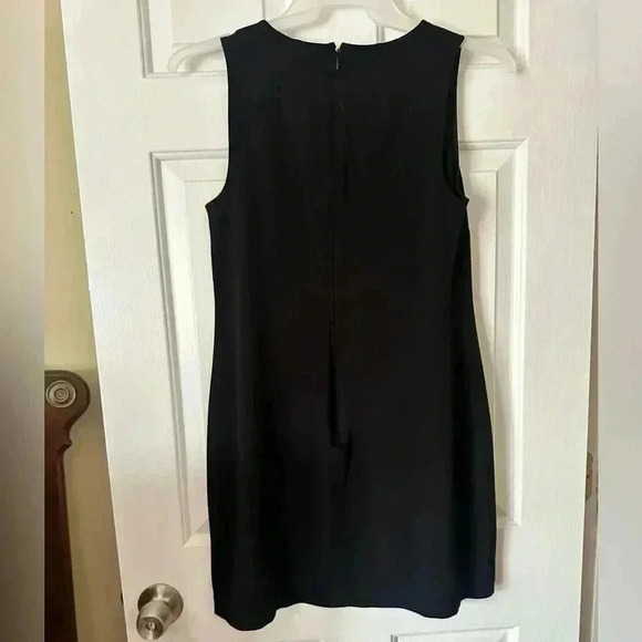 Lark & Ro Black sleeveless shift mini dress, size 6 - Picture 2 of 3